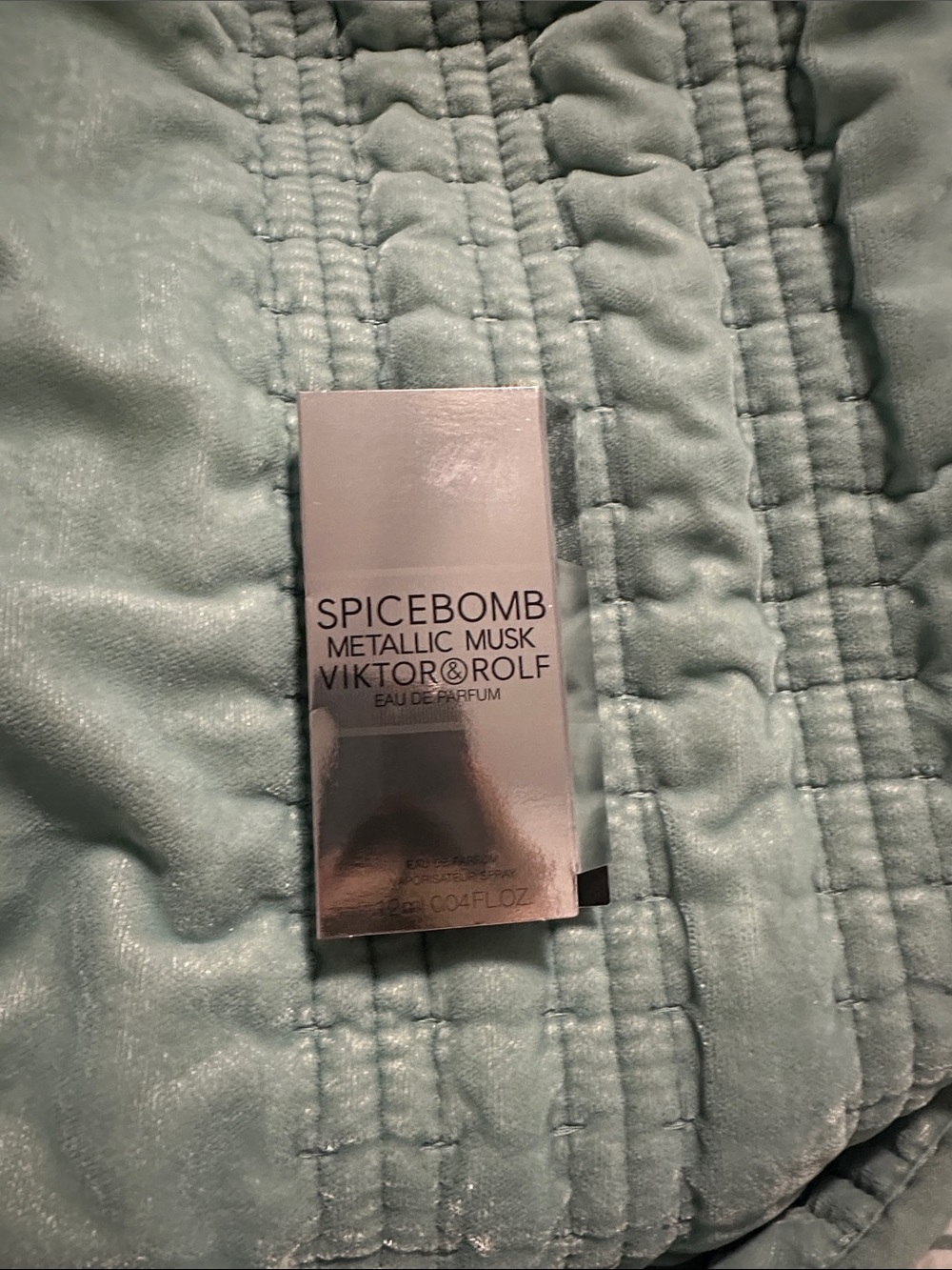 4/$15 Viktor & Rolf spicebomb metallic musk sample